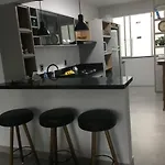 Na Quadra Da Praia Com Tres Quartos Em Balneario Camboriu Sc.