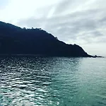 Na Quadra Da Praia Com Tres Quartos Em Balneario Camboriu Sc.