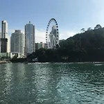 Na Quadra Da Praia Com Tres Quartos Em Balneario Camboriu Sc.